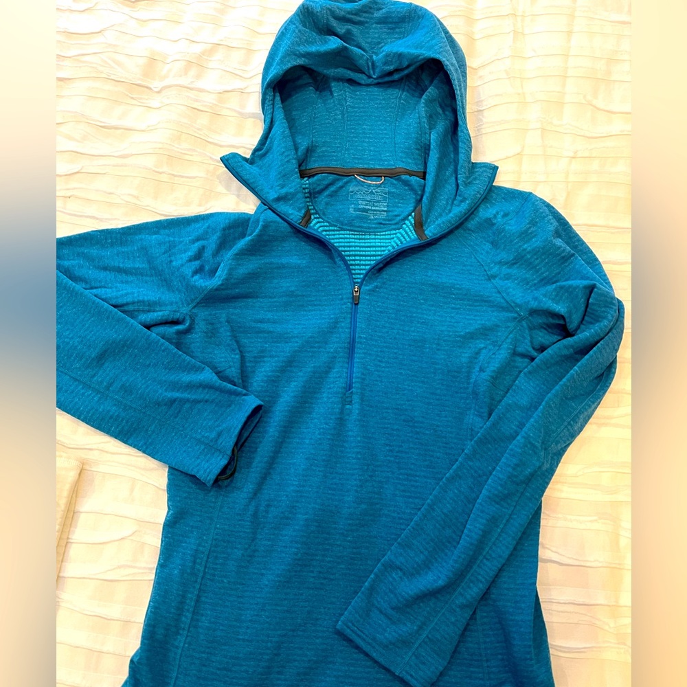 COPY - WOMENS SIZE LARGE CAPILENE BASE LAYER HOODY